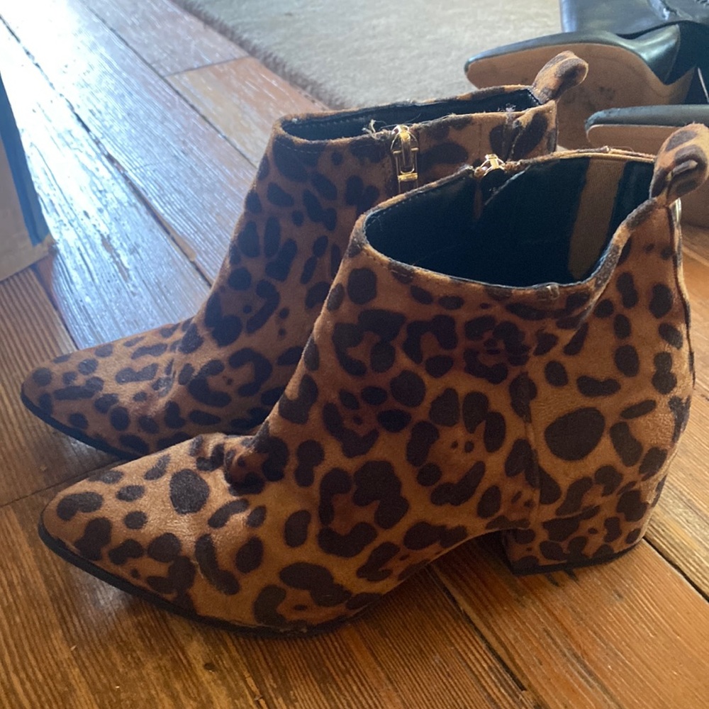 Leopard bring booties